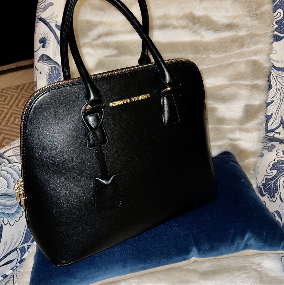 Adriana Vittadini black hobo bag size medium crazy use